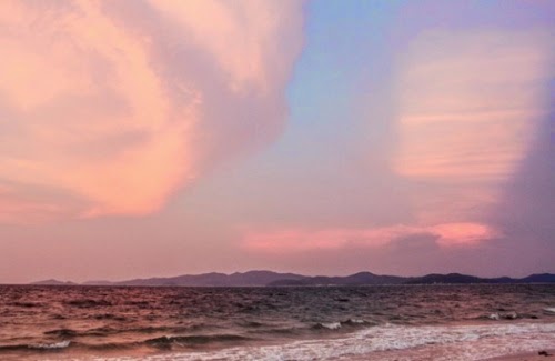 Vẻ đẹp của bãi biển Hồng Vàn lúc hoàng hôn tím thơ mộng và lãng mạn