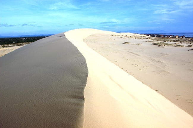 Những đồi cát trải dài 