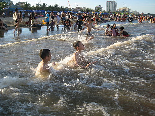 Tắm biển Sầm Sơn